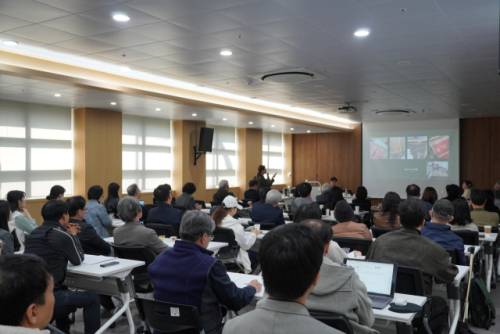 ◇강원도립극단이 제43회 강원연극제가 개막한 지난 22일 원주 치악예술관에서 ‘강원연극발전 포럼’을 개최했다. 사진=강원도립극단 제공