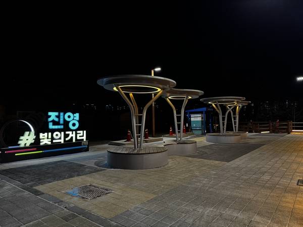 김해시 '진영 빛의 거리 조성사업'. /김해시
