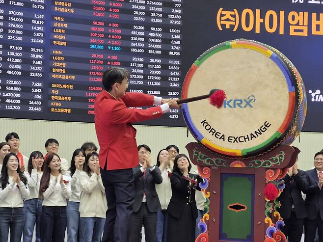CEO Ha Kyung-sik attends the KOSDAQ listing ceremony on March 20. (Source: IMBiologics Corp.)
