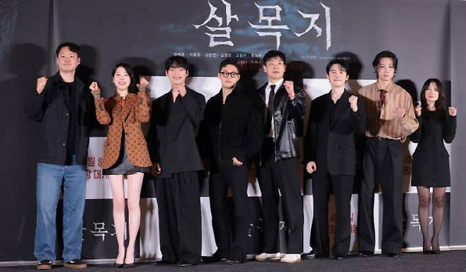 이상민 감독(왼쪽부터)과 배우 장다아, 윤재찬, 김영성, 오동민, 김준한, 이종원, 김혜윤이 24일 오후 서울 용산구 CGV아이파크몰에서 열린 영화 살목지(감독 이상민) 언론배급시사회 및 기자간담회에서 포즈를 취하고 있다.(사진=뉴스1)