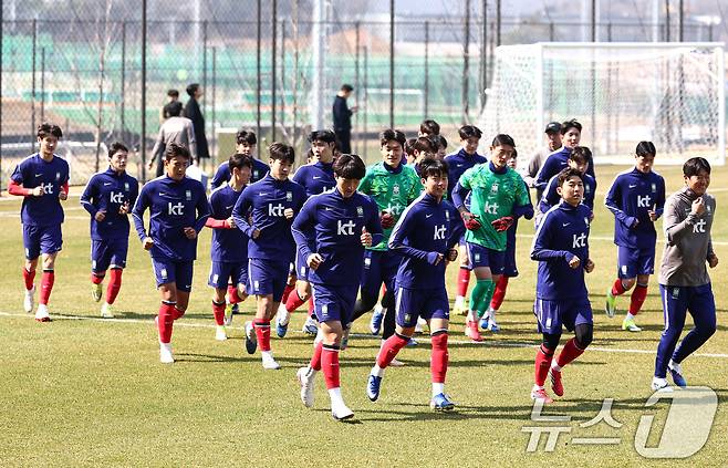 23세 이하(U-23) 축구대표팀 선수들이 24일 충남 천안 코리아풋볼파크에서 열린 2026 아이치·나고야 아시안게임 대비 소집 훈련에 임하고 있다. 2026.3.24 ⓒ 뉴스1 김도우 기자