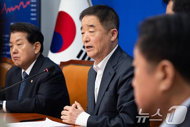 강득구 더불어민주당 2차종합특검대응특별위원회 위원장이 24일 서울 여의도 국회에서 열린 2차종합특검대응특별위원회 제2차 전체회의에서 모두 발언을 하고 있다. 2026.3.24 ⓒ 뉴스1 유승관 기자