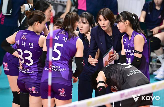 흥국생명 요시하라 감독. 제공 | 한국배구연맹