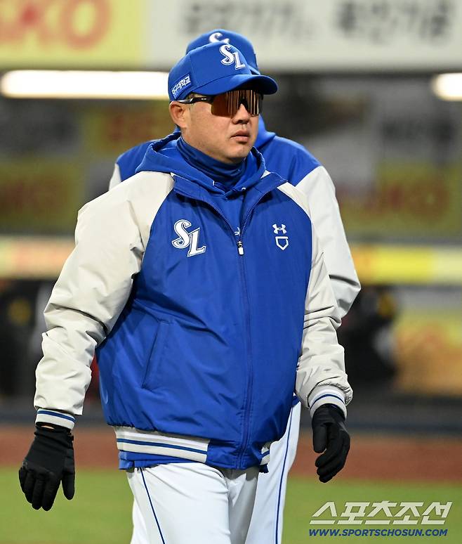 23일 대구삼성라이온즈파크에서 열린 KIA와 삼성의 시범경기. 삼성이 7대1로 승리했다. 박진만 감독이 선수단과 하이파이브를 나눈 뒤 발걸음을 옮기고 있다. 대구=허상욱 기자wook@sportschosun.com/2026.03.23/