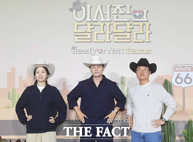 김예슬 PD, 배우 이서진, 나영석 PD(왼쪽부터)가 24일 오전 서울 용산구 CGV 용산아이파크몰에서 진행된 넷플릭스 새 예능 '이서진의 달라달라'의 제작발표회에 참석해 다양한 이야기를 나눴다. /박상민 기자