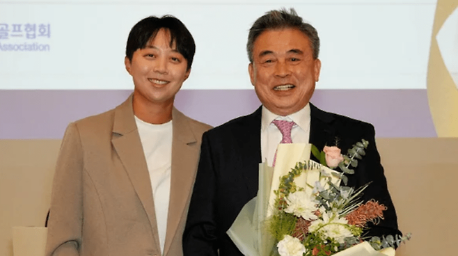 김효주와 아버지 김창호 씨. 아버지의 강원골프협회 회장을 축하하는 자리였다.