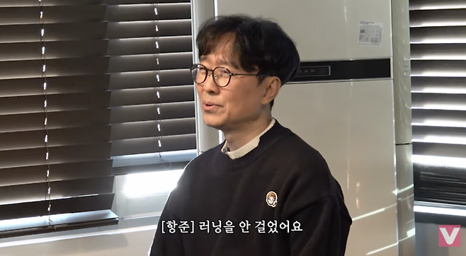장항준 감독이 비보티비의 페이크 다큐 예능 '임형준의 연기의 성'에서 러닝개런티를 걸지 않았다고 언급했다. 비보티비