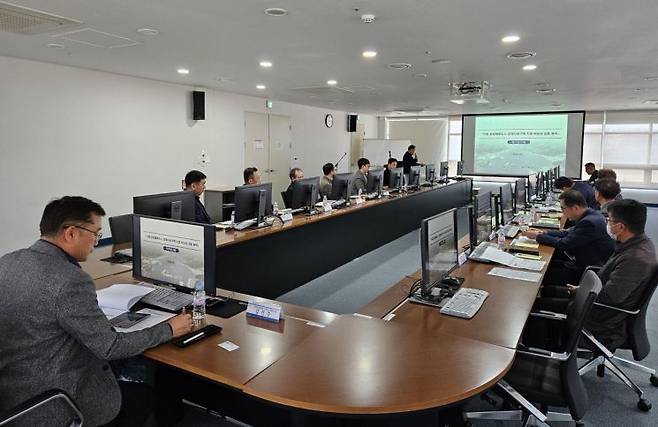 24일 거제시 해양플랜트산업지원센터에서 열린 '거제 공항배후도시 경제자유구역 지정 타당성 검토 용역' 착수보고회. BJFEZ 제공
