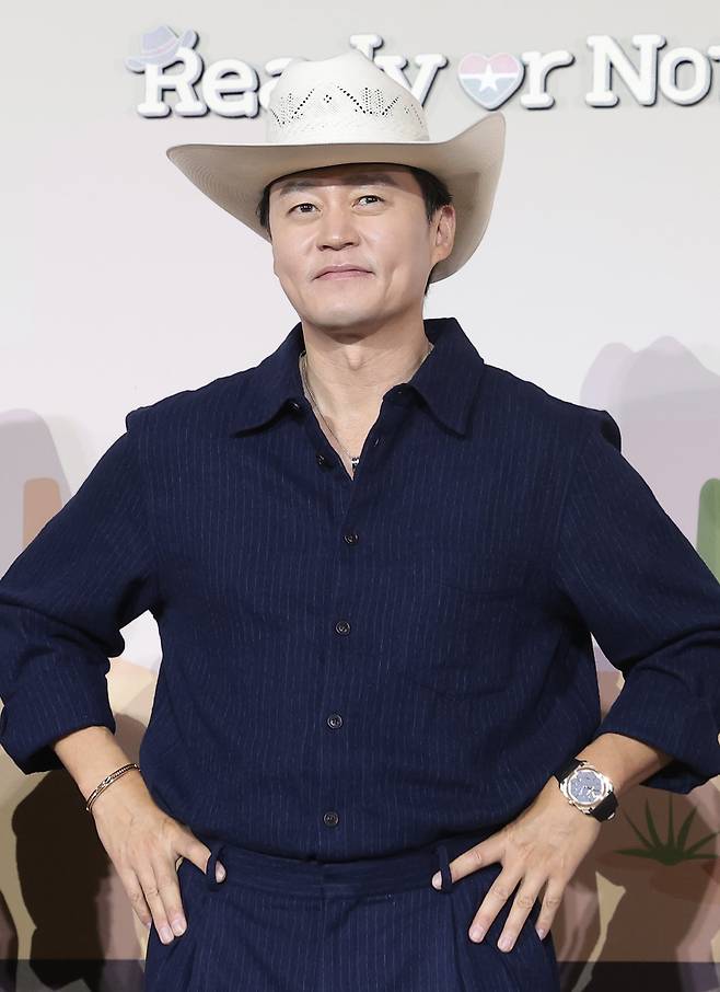 배우 이서진이 24일 오전 서울 용산구 CGV용산아이파크몰에서 열린 넷플릭스 예능 '이서진의 달라달라' 제작발표회에 참석해 포즈를 취하고 있다. /뉴스1