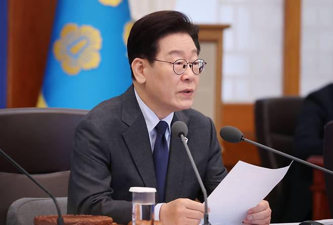 이재명 대통령이 24일 오전 청와대에서 열린 11회 국무회의에 참석해 발언하고 있다. 청와대사진기자단