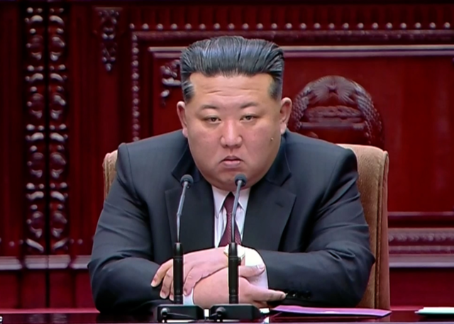 북한은 지난 22일 평양에서 최고인민회의 제15기 제1차 회의를 열고 김정은을 국무위원장으로 재추대하고 조용원을 최고인민회의 의장으로 선출했다고 조선중앙TV가 23일 보도했다. 조선중앙TV 화면 연합뉴스