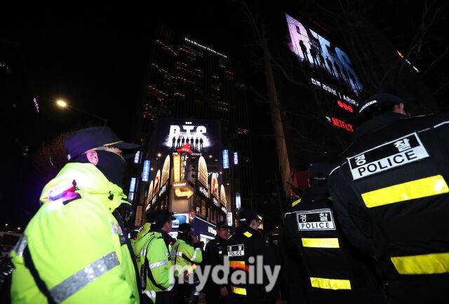 방탄소년단(BTS) 컴백 공연 당시 광화문 인근 풍경 / 유진형 기자