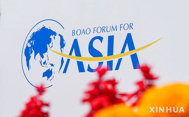 [보아오=신화/뉴시스] 23일 중국 하이난성 칭하이시 보아오의 보아오아시아포럼 국제회의센터에 보아오포럼 로고가 붙어있다. 2026.03.24