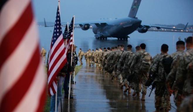 2020년 1월 중동 투입되는 미 육군 82공수사단 신속대응군 장병들. 연합뉴스