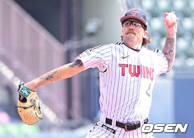 [OSEN=잠실, 최규한 기자] 23일 서울 잠실야구장에서 ‘2026 신한 SOL KBO리그’ LG 트윈스와 키움 히어로즈의 시범경기가 열렸다.홈팀 LG는 라클란 웰스, 방문팀 키움은 하영민을 선발로 내세웠다.LG 선발 라클란 웰스가 힘차게 공을 뿌리고 있다. 2026.03.23 / dreamer@osen.co.kr