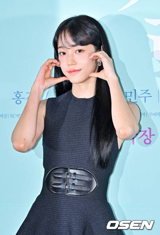 [OSEN=박준형 기자] 28일 서울 삼성동 코엑스 메가박스에서 영화 '청설' (감독 조선호/배급 플러스엠 엔터테인먼트/제작 무비락) 언론시사회가 진행됐다.오는 11월6일 개봉하는 '청설'은 사랑을 향해 직진하는 용준(홍경)과 진심을 알아가는 여름(노윤서), 두 사람을 응원하는 동생 가을(김민주)의 청량하고 설레는 순간들을 담은 이야기로 대만 로맨스 영화 '청설'의 리메이크작이다.&nbsp;배우 노윤서가 포즈를 취하고 있다.  2024.10.28 / soul1014@osen.co.kr