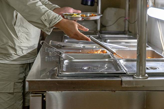 응답자의 63.9%는 ‘무료 반찬 서비스’를 한국 외식 문화의 정체성으로 인식하고 있었다. 식당 이용 시 반찬 리필을 1회 이상 요청한다는 응답도 절반을 넘었다. 클립아트코리아 제공