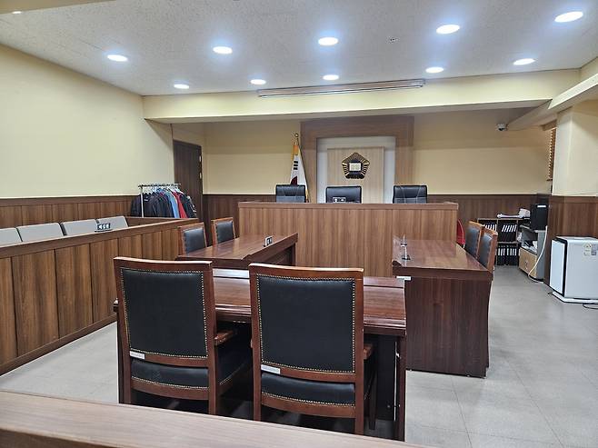 서울&nbsp;성북구&nbsp;서울북부청소년꿈키움센터에서 준법교육이 이뤄지는 모의법정. 안경준 기자