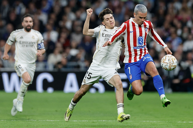 스페인 프로축구 아틀레티코 마드리드를 떠나 미국 메이저리그사커(MLS) 올랜도 시티 SC로 이적하는 앙투안 그리에즈만(오른쪽). AFP 연합뉴스