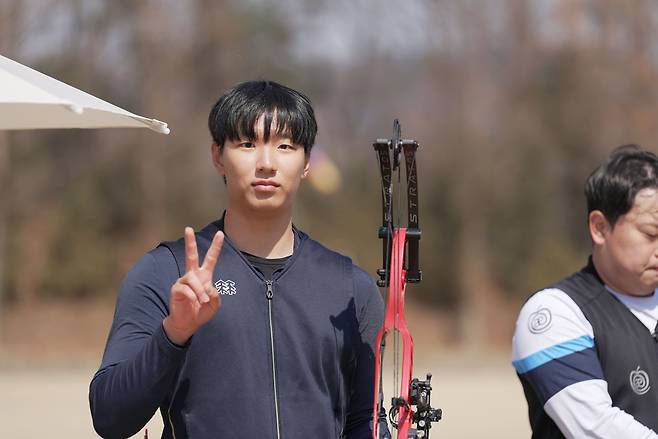 양궁 컴파운드 남자 대표팀에 뽑힌 17세 김강민. 사진 제공=대한양궁협회