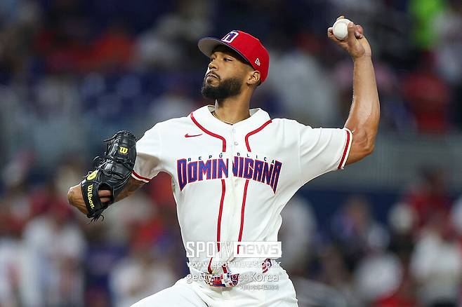 ▲ 도미니카공화국과 필라델피아 필리스 투수 크리스토퍼 산체스.