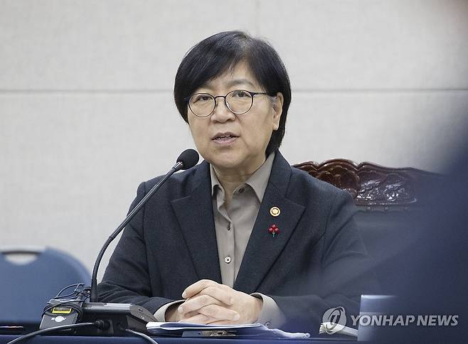 정은경 장관, 의료·요양 통합돌봄 현장 간담회 (서울=연합뉴스) 정은경 보건복지부 장관이 12일 충북 진천에서 의료·요양 통합돌봄 현장 간담회를 하고 있다. 2025.12.12 [보건복지부 제공. 재판매 및 DB 금지] photo@yna.co.kr