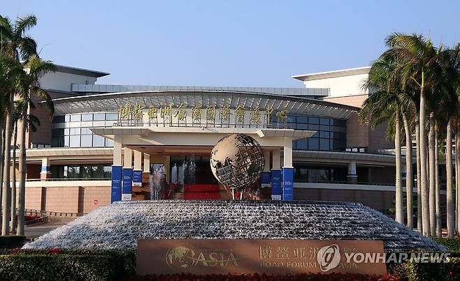 보아오포럼 열리는 중국 하이난 (보아오[하이난]=연합뉴스) 한종구 특파원 = 24일 '중국판 다보스포럼'으로 불리는 보아오포럼이 열리는 중국 하이난성 보아오의 BFA 국제컨벤션센터 모습. 2026.3.24. jkhan@yna.co.kr