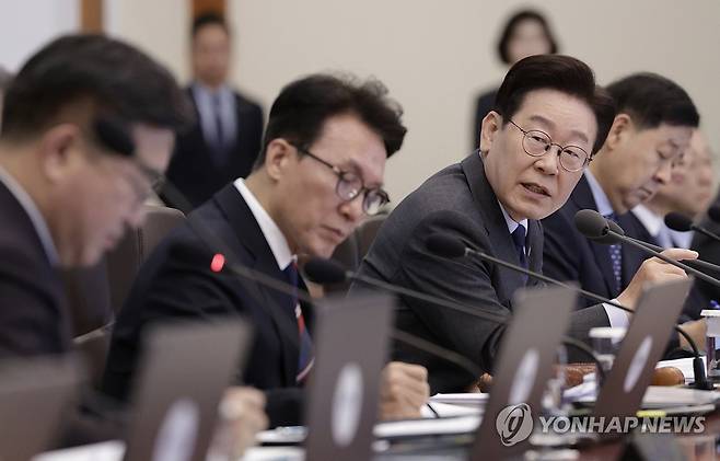 국무회의 발언하는 이재명 대통령 (서울=연합뉴스) 한상균 기자 = 이재명 대통령이 24일 청와대에서 열린 국무회의에서 발언하고 있다. 2026.3.24 xyz@yna.co.kr