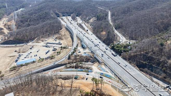 사진은 의왕시 학의동 918번지 일원에서 25일 착공식을 가진 '청계IC 수원방향 연결로 개설공사' 현장. 김명철기자