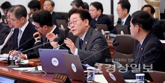 ▲ 이재명 대통령이 24일 청와대에서 열린 국무회의에서 발언하고 있다. 연합뉴스