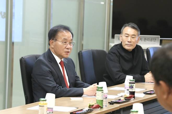 ▲ 국민의힘 윤재옥 의원이 대구제3산업단지를 찾아 현안을 청취하고 있다. 윤재옥 의원실 제공