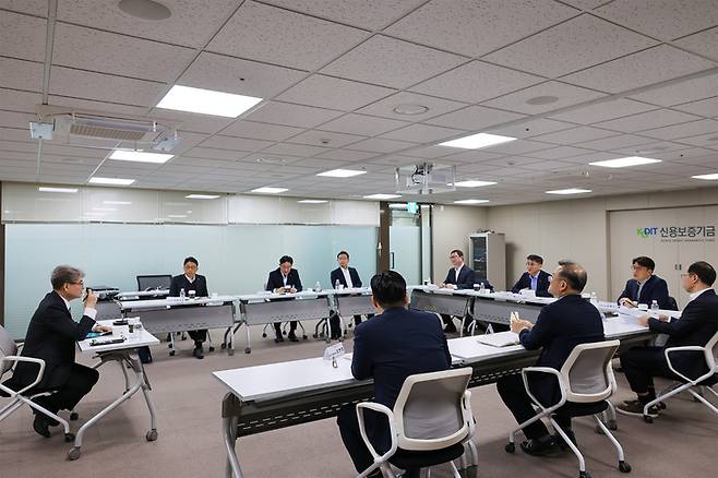 ▲신용보증기금 중동 상황 관련 긴급 점검회의 모습    제공=신용보증기금