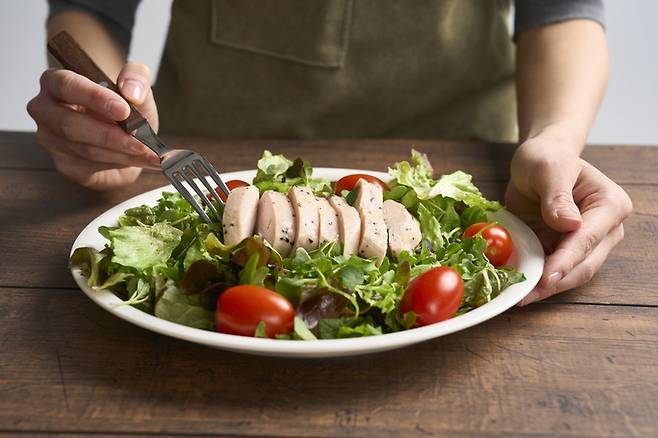 수면·신체활동·식단 등 세 가지 생활습관을 조금씩 바꾸는 것만으로도 심혈관질환 위험을 유의미하게 낮출 수 있다는 연구 결과가 나왔다. 사진=게티이미지뱅크