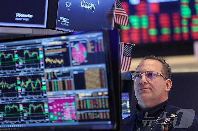 뉴욕증권거래소 트레이더 ⓒ AFP=뉴스1