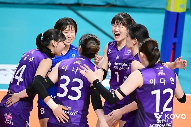 흥국생명 선수단. /사진=KOVO