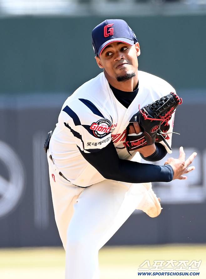 21일 부산 사직야구장에서 열린 한화와 롯데의 시범경기. 롯데 선발투수 로드리게스가 역투하고 있다. 부산=허상욱 기자wook@sportschosun.com/2026.03.21/