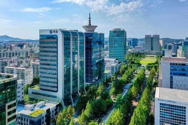 계룡건설은 오는 26일 정기주주총회를 열고 유소연 전 골프선수를 임기 3년의 사외이사 및 감사위원으로 선임하는 안건을 상정할 예정이다. /계룡건설