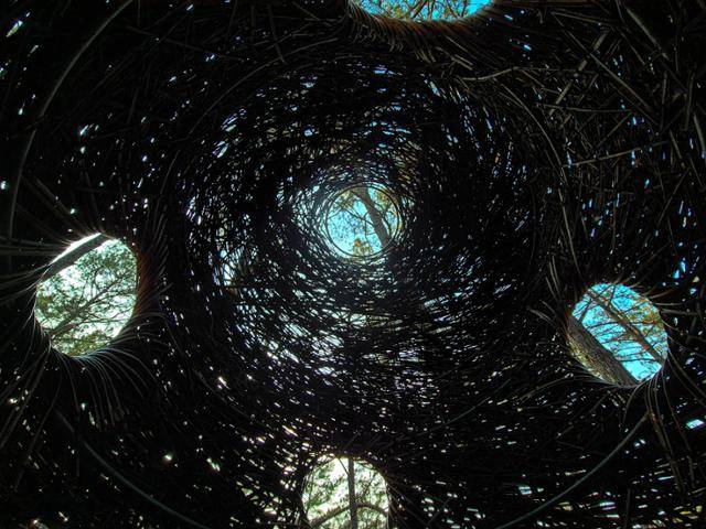 위스누 아지타마 작가의 '쿤드하마니'