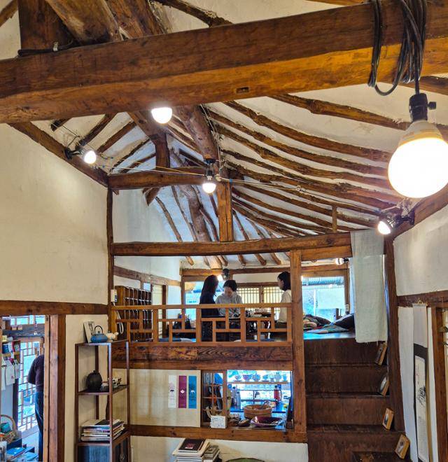 공주시 제민천 인근 루치아의 뜰 내부에 옛 한옥의 구조가 그대로 보존돼 있다.