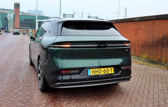 지커 7X 후면부 / 출처=IT동아