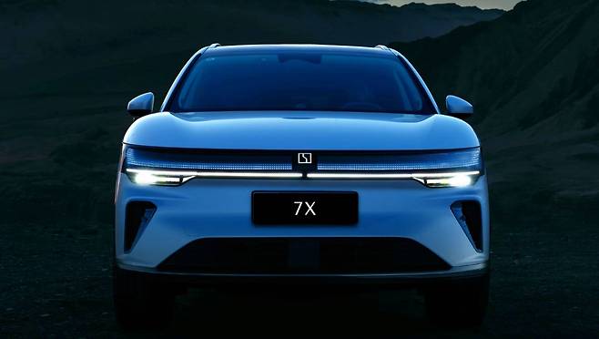 신형 지커 7X에 적용된 웰컴 라이트 기능 ‘스타게이트’ / 출처=지커