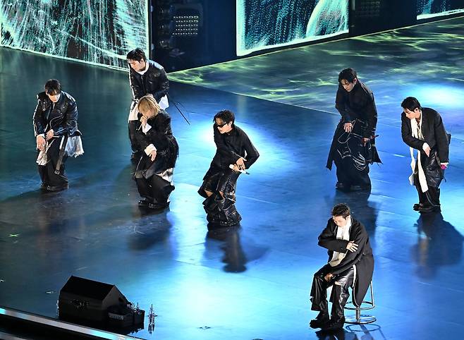 BTS가 지난 21일 서울 광화문에서 3년 9개월만의 정규 5집 '아리랑'(ARIRANG) 발매를 기념해 'BTS 컴백 라이브: 아리랑' 공연을 했다. 넷플릭스 사상 처음으로 190개국에 생중계했다. 연합뉴스