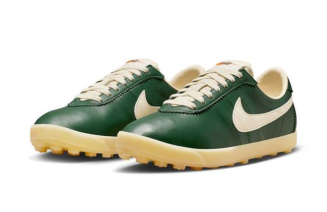 아스트로그래버는 스포츠 DNA에 빈티지 감성을 장착했다. 사진 나이키