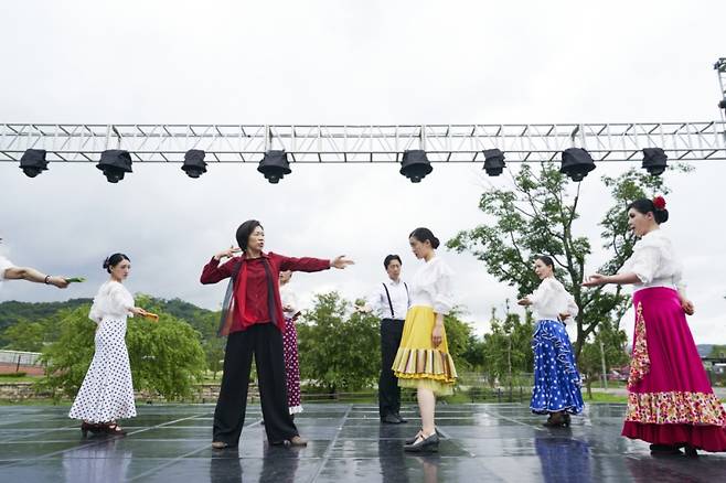 영화 ‘매드 댄스 오피스’ 스틸. 엔케이컨텐츠 제공