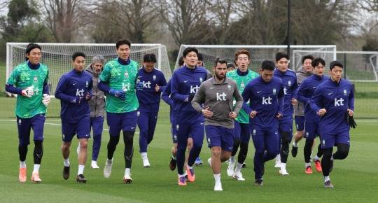 훈련하는 한국 축구 국가대표팀. 사진(밀턴킨스[영국]=연합뉴스)