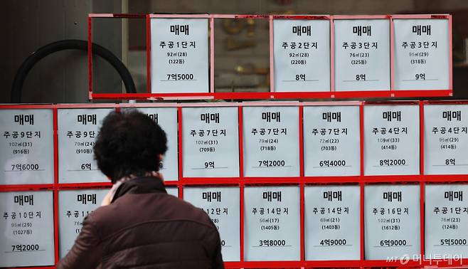 (서울=뉴스1) 오대일 기자 = 23일 서울 노원구 한 부동산에 전월세 임대 매물 대신 매매 매물 정보만 가득하다. 2026.3.23/뉴스1 Copyright (C) 뉴스1. All rights reserved. 무단 전재 및 재배포, AI학습 이용 금지. /사진=(서울=뉴스1) 오대일 기자