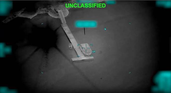 미군 중부사령부는 지난 10일 호르무즈 해협에 기뢰를 설치하려는 이란의 기뢰부설함 16척을 격침했다며 공식 사회관계망서비스(SNS) 계정 엑스(X·옛 트위터)에 관련 영상을 공개했다. [미 중부사령부 제공]