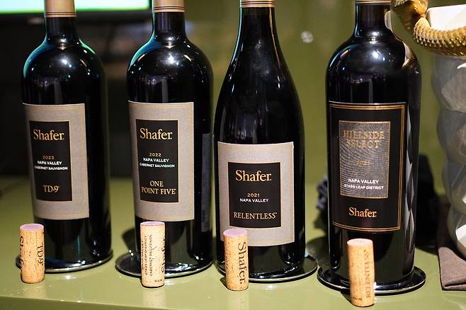 신세계엘앤비가 독점 수입하는 쉐이퍼 빈야드 와인 5종 [신세계엘앤비 제공]