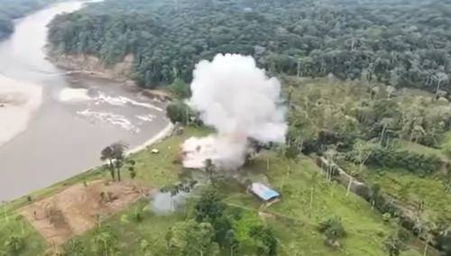 미국 국방부가 공개한 "마약테러조직 훈련소 폭격" 영상 캡처 [수석대변인 숀 파넬 X 공식계정 @SeanParnellASW 캡처. 연합뉴스]