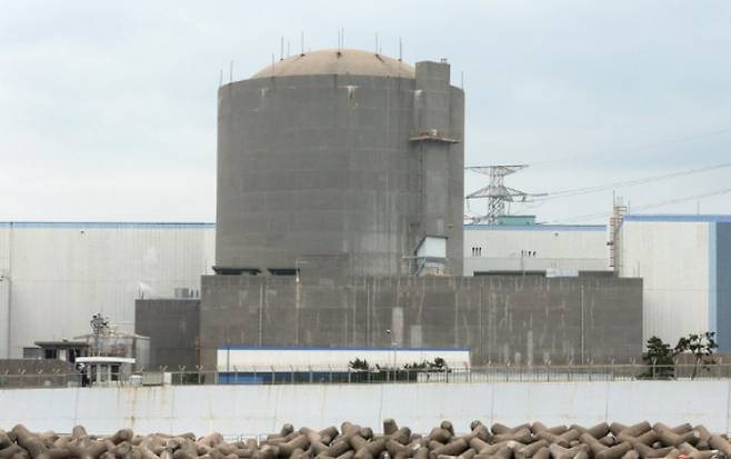 부산 기장에 위치한 고리 2호기는 지난해 11월 원자력안전위원회로부터 수명 연장 허가를 받아 이르면 이달 말, 늦어도 내달 초 재가동에 들어간다. 연합뉴스